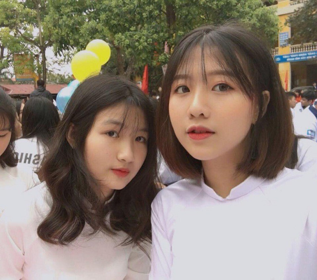 Nữ sinh bất ngờ nổi tiếng chỉ bởi cách uống trà sữa có một không hai Nữ sinh bất ngờ nổi tiếng chỉ bởi cách uống trà sữa có một không hai